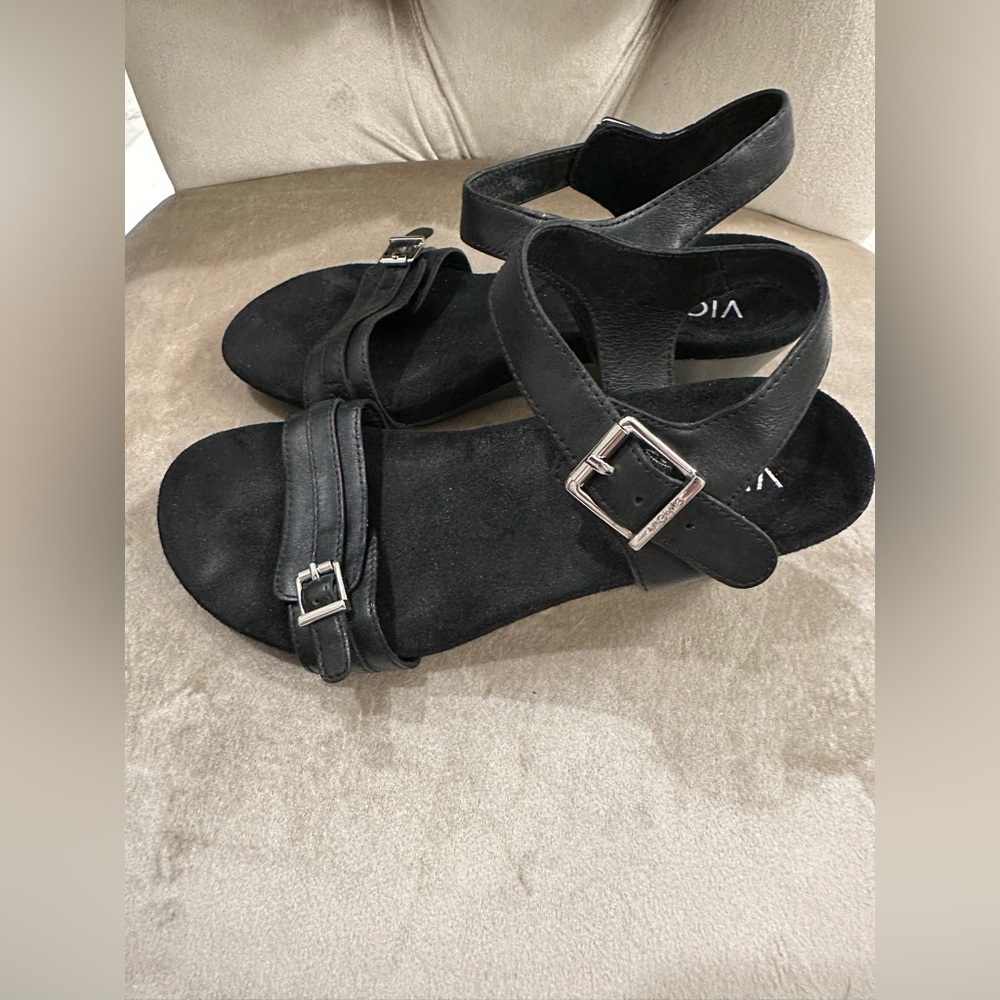 Vionic Laurie Wedge Leather Buckle Sandals Womens 5 Black 382 Silver Buckles EUC - Picture 2 of 5